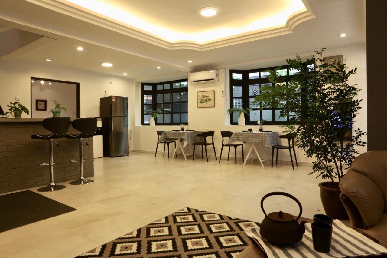 G Beach Front Villa Batu Feringgi Exterior foto