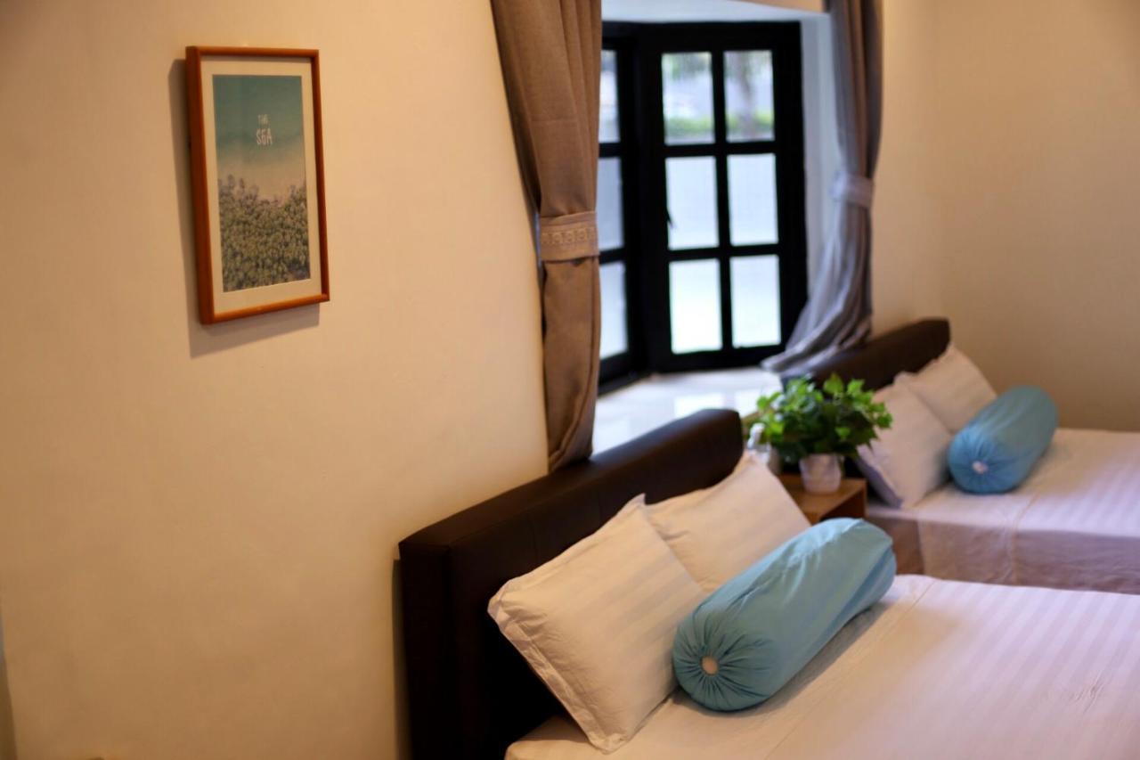 G Beach Front Villa Batu Feringgi Exterior foto