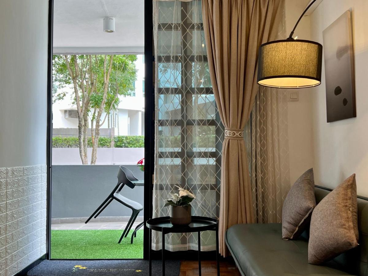 G Beach Front Villa Batu Feringgi Exterior foto
